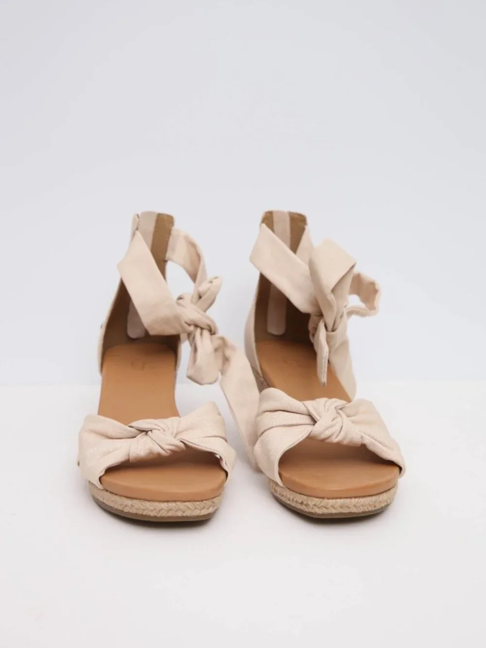 UGG Women's Yarrow Espadrille Wedge Sandals Size 8